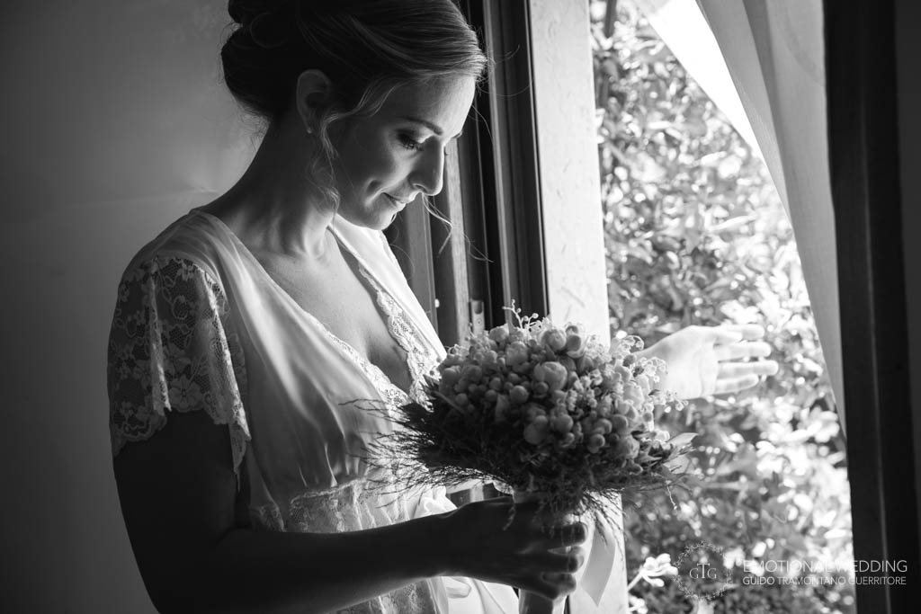 candid shot of the bride looking at her bouquet taken by a wedding photographer in Napoli
