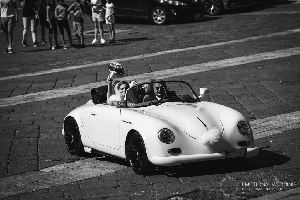 bride arriving to the church of San Francesco di Paola for her wedding ceremony in Napoli