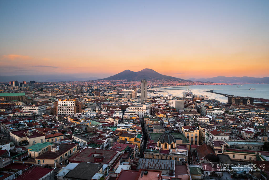 veduta del Vesuvio dall'hotel san Francesco al monte durante il ricevimento di un matrimonio a Napoli