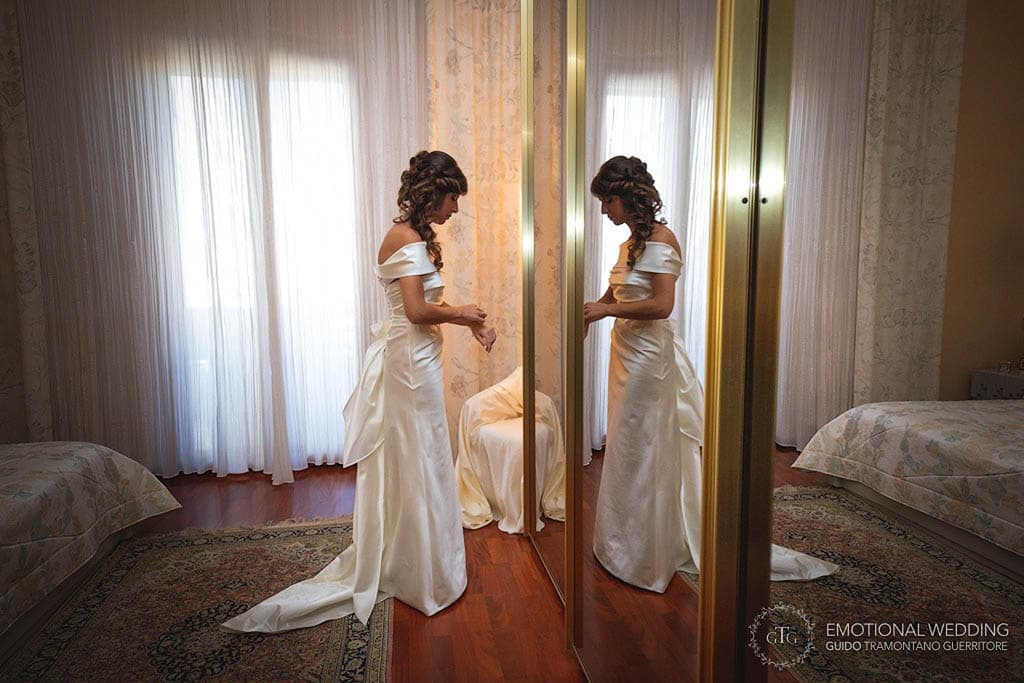 a bride checking into the mirror at a wedding in apulia