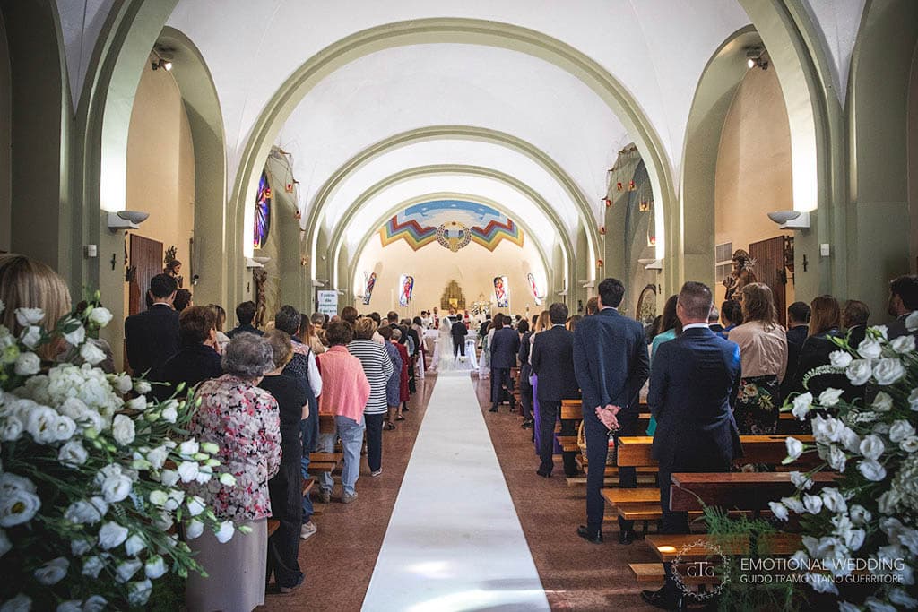chiesa di Torremaggiore durante la cerimonia di un matrimonio in puglia