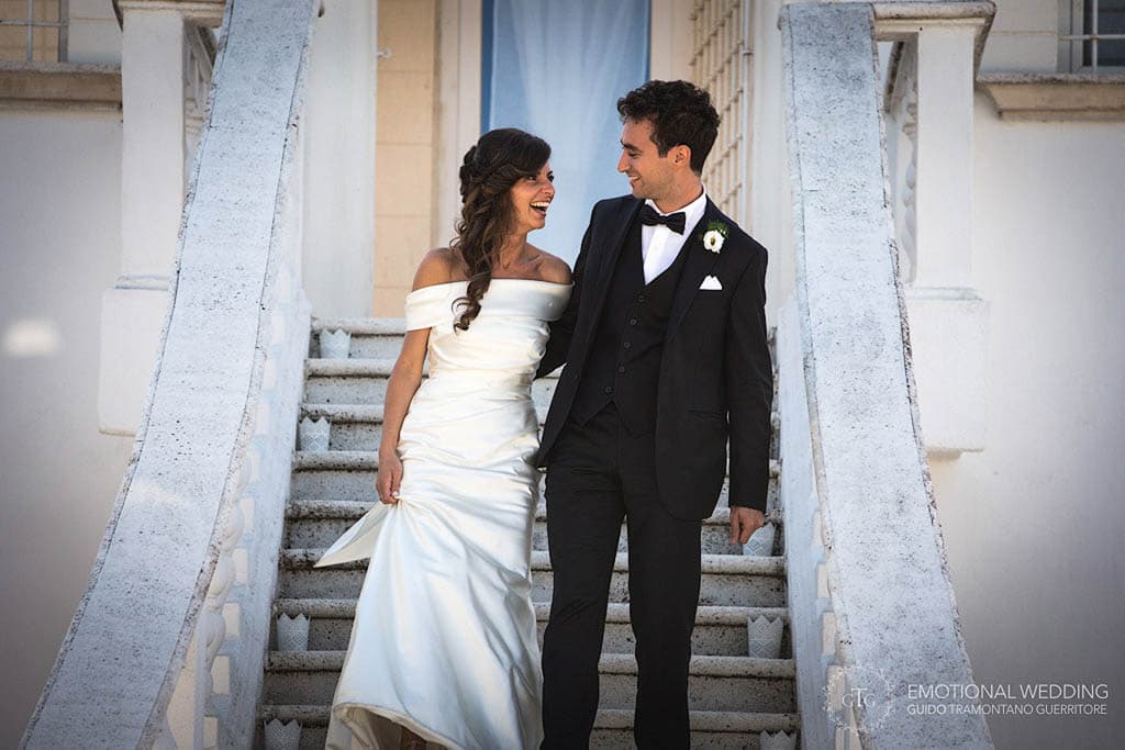 bride and groom walking down the stairs at a wedding in apulia