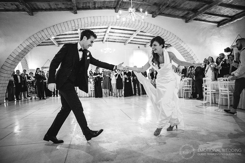 bride and groom on the dance floor at a wedding in Apulia