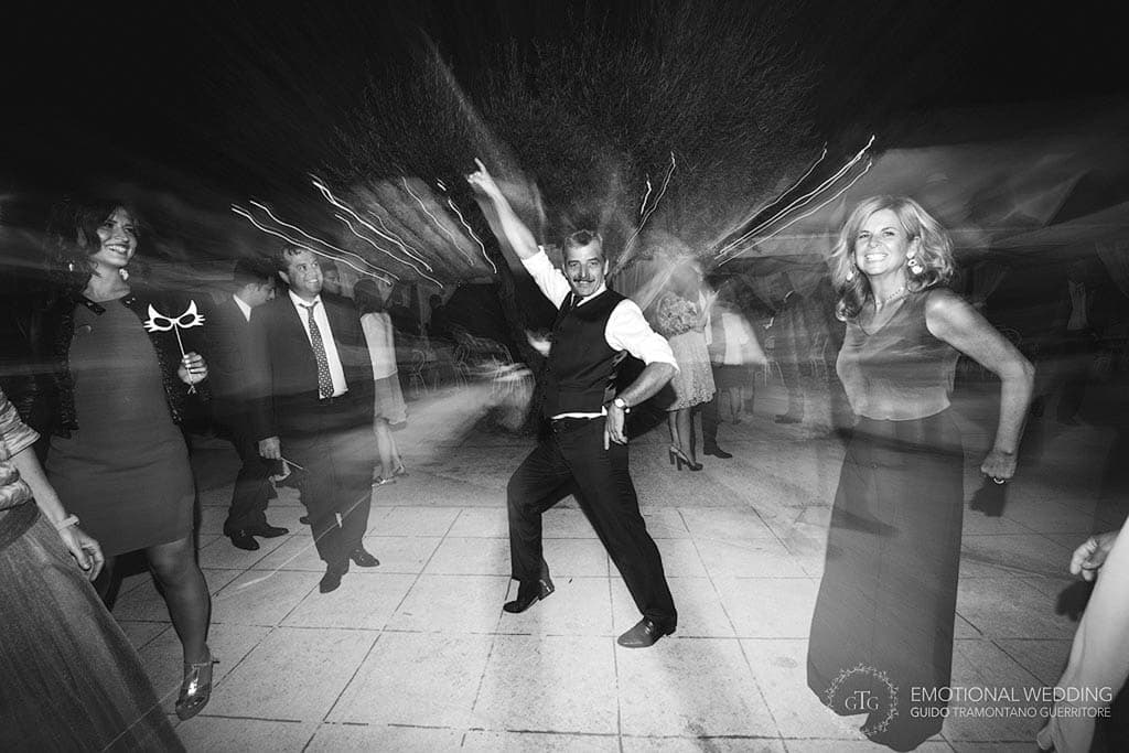 funny moment during a wedding party in Apulia