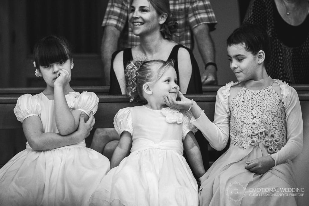 gesture of love of a flower girl at a wedding in cilento