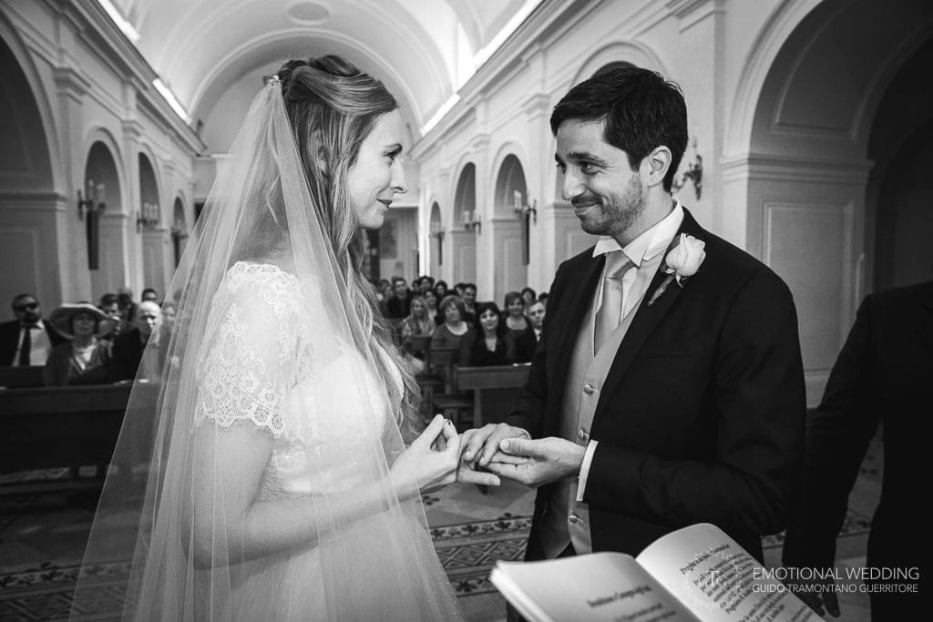 scambio degli anelli durante la cerimonia di un matrimonio nel Cilento