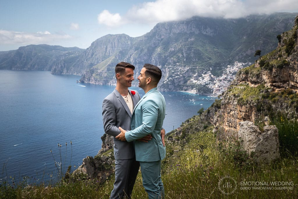 gay couple on the path of gods in Amalfi Coast