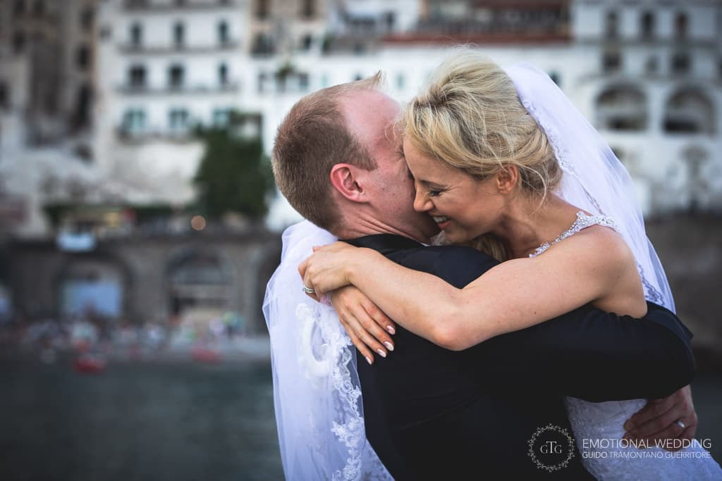 candid of an irish wedding couple taken by a wedding photographer in amalfi coast