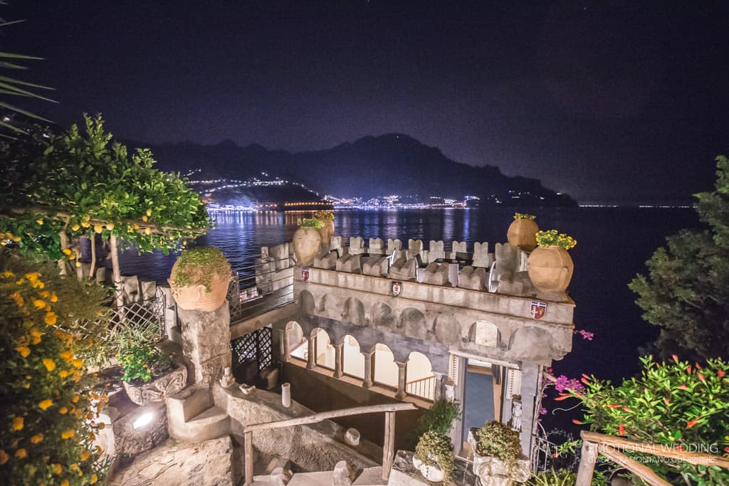 veduta notturna da villa Scarpariello durante un ricevimento di matrimonio in costiera amalfitana