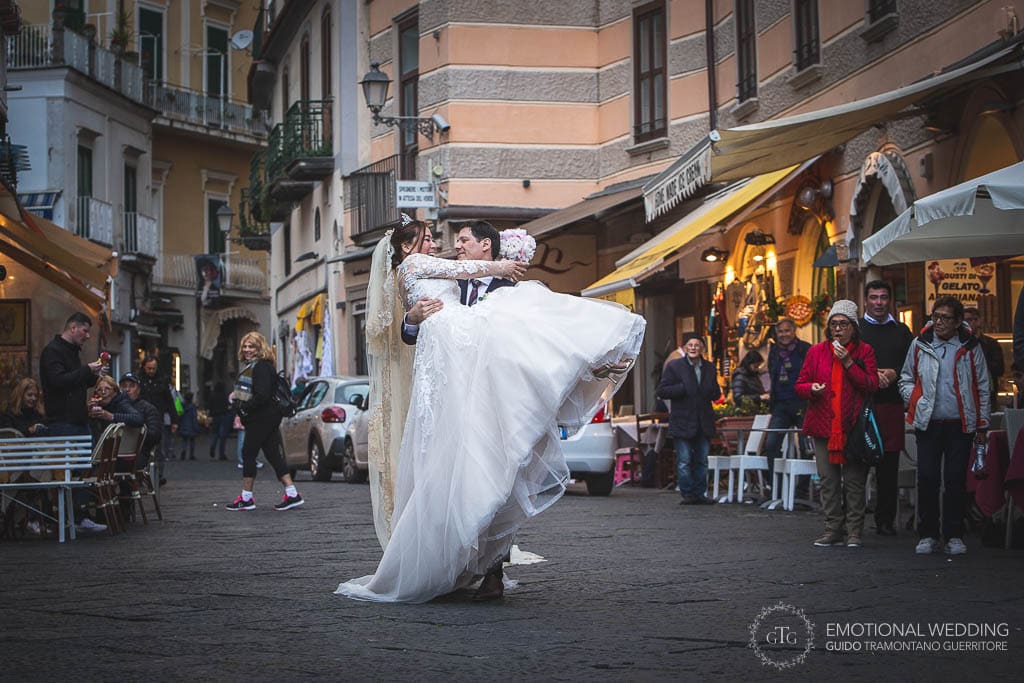 wedding couple hug in the street in amalfi