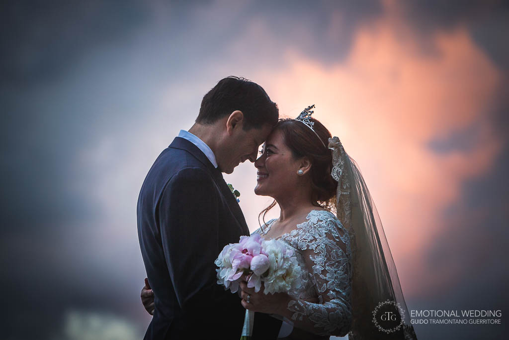 bride and groom portrait at sunset for a wedding in amalfi