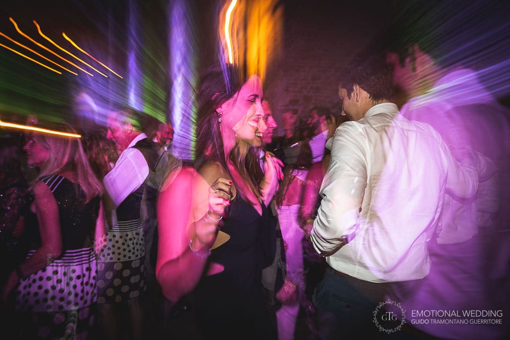 guests dancing at castello di tabiano for a destination wedding in Fidenza