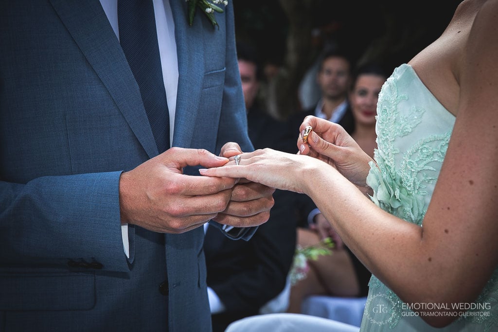 scambio degli anelli ad un matrimonio sudafricano in italia