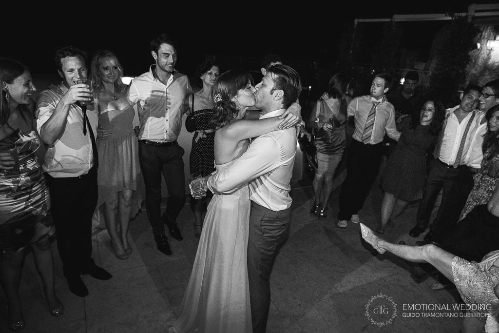 wedding couple kissing during a dance party at hotel caruso in ravello