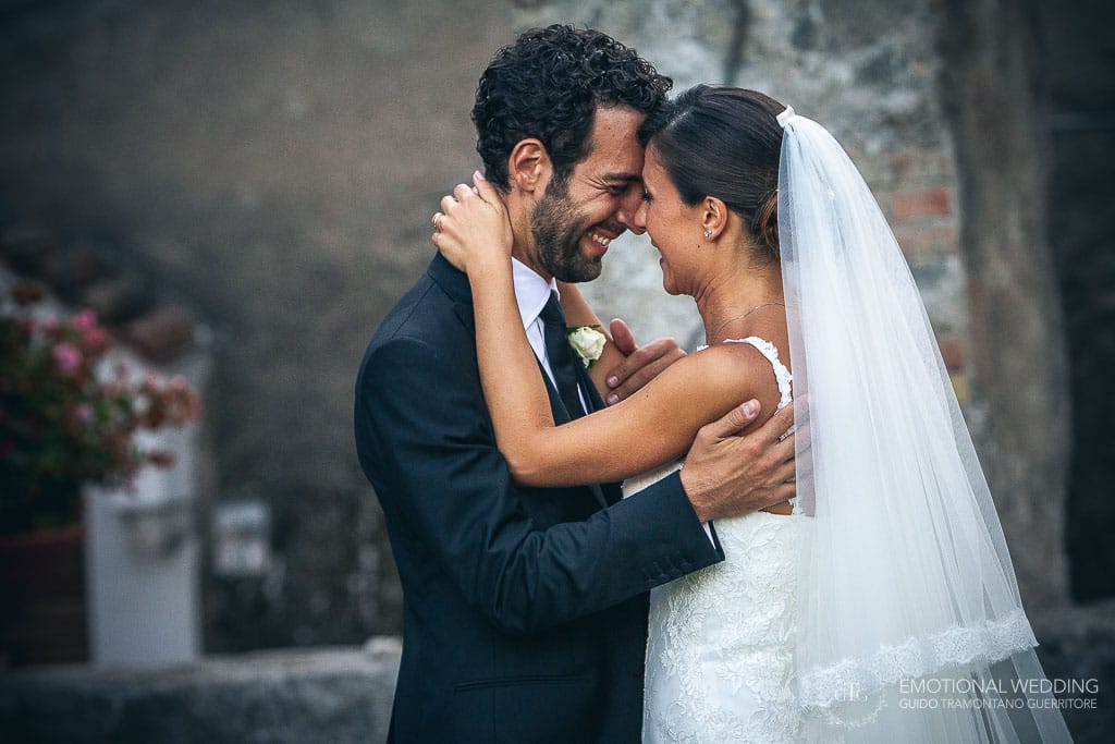 happiness of a wedding couple in the garden of principessa di Piemonte in ravello