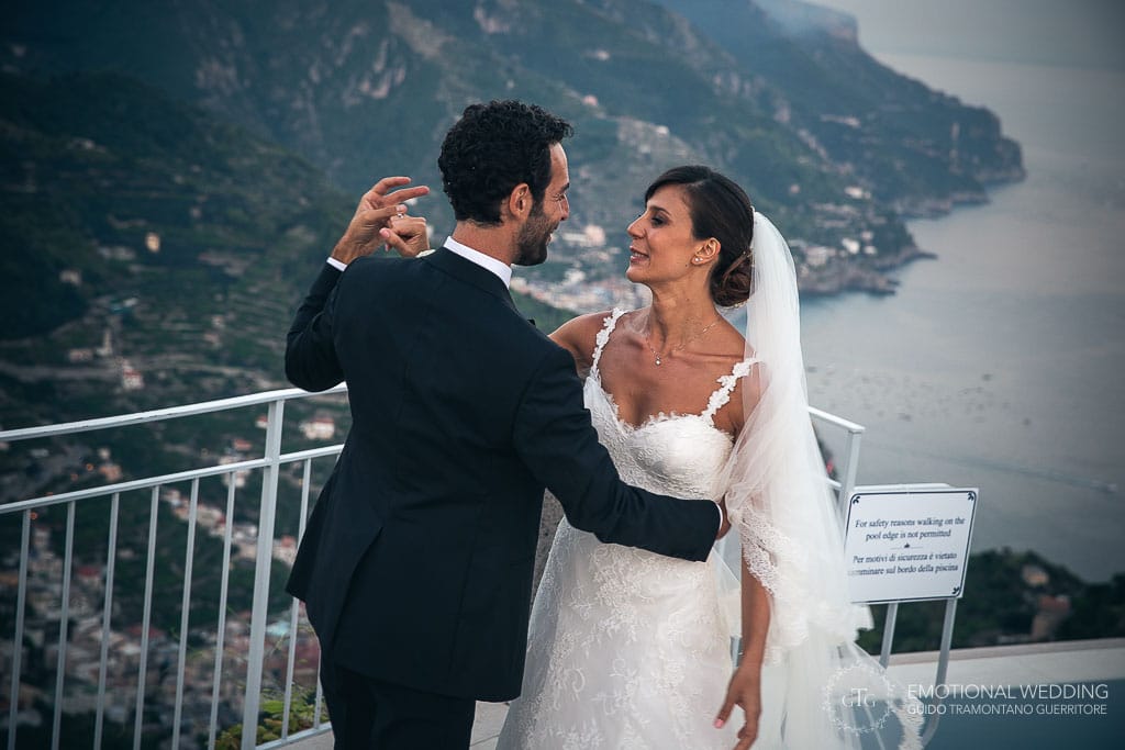 bride and groom dancing at hotel Caruso infinity pool in ravello
