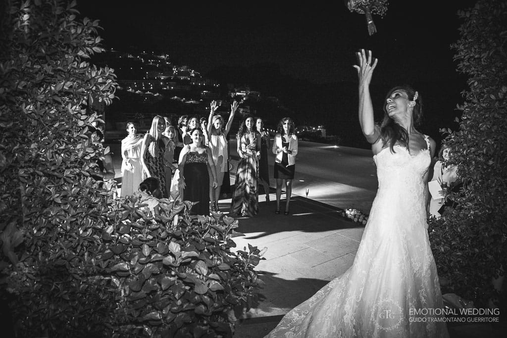throwing of the bouquet at hotel Caruso in ravello