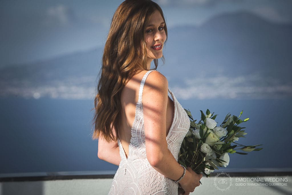 ritratto di una sposa sul terrazzo di villa olimpia a un matrimonio a sorrento