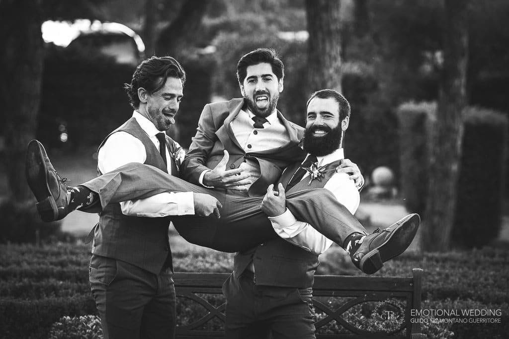 funny moment of groom and best men at a wedding in Sorrento