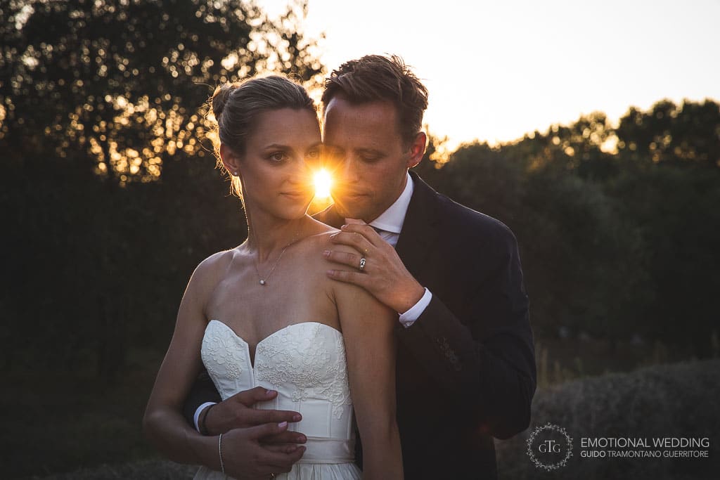 bride and groom in the tuscan countryside at sunset