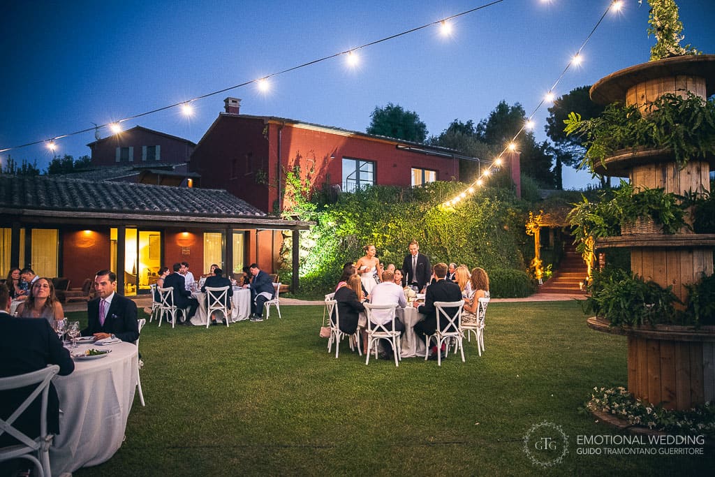 locanda rossa garden during a wedding dinner in tuscany