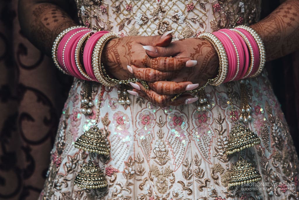 henna di una sposa indiana a un matrimonio a ravello
