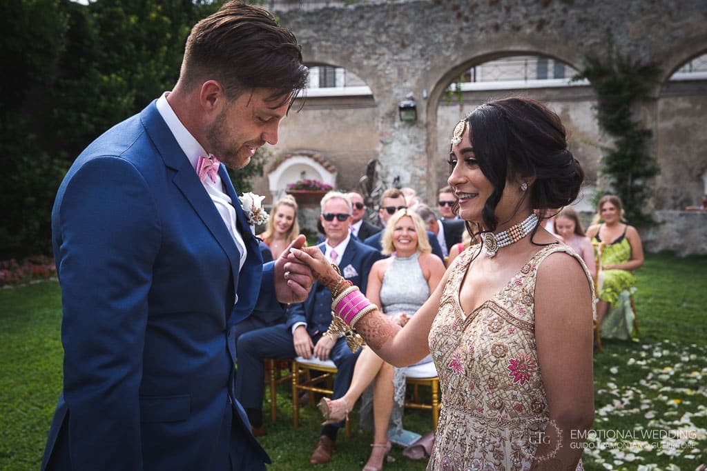 sposi durante la cerimonia di un matrimonio a Ravello