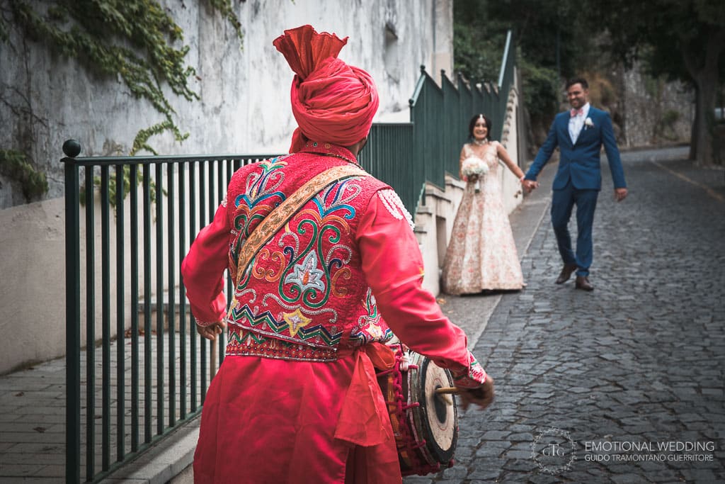 DHOL player welcomes wedding couple at hotel Parsifal in ravello