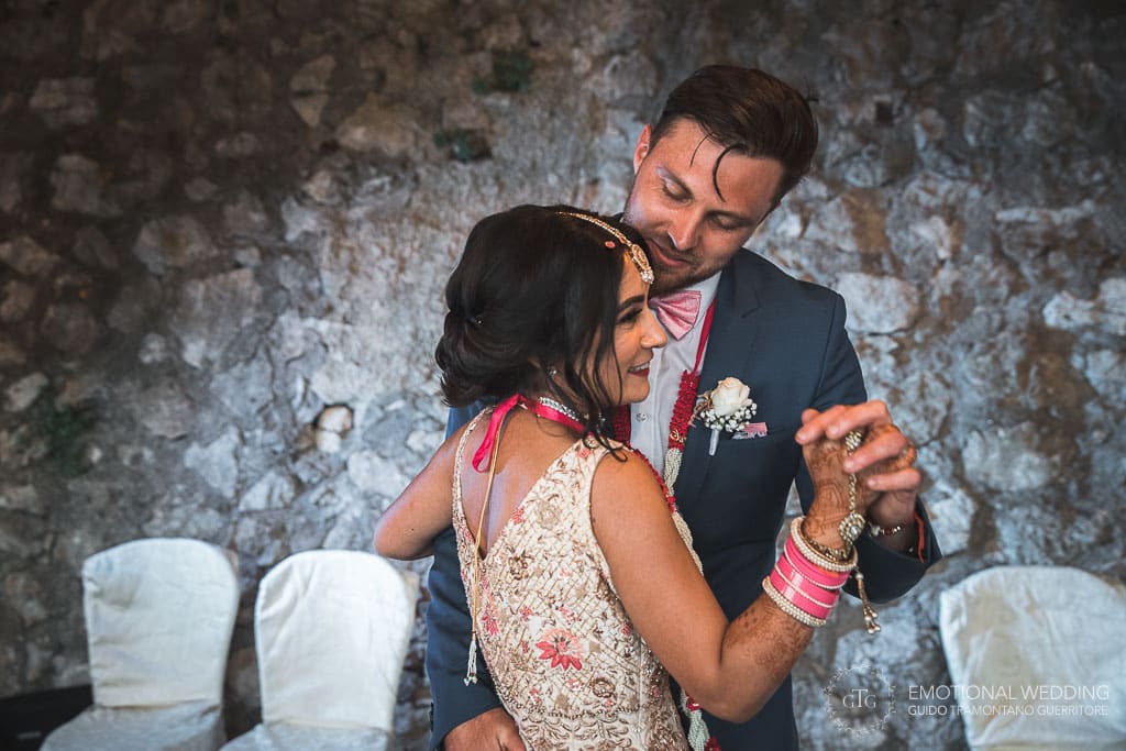 primo ballo da sposi di una coppia inglese-indiana a un matrimonio a Ravello