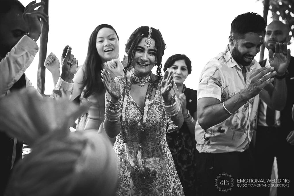 hindu bride clapping her hands at a wedding party in ravello