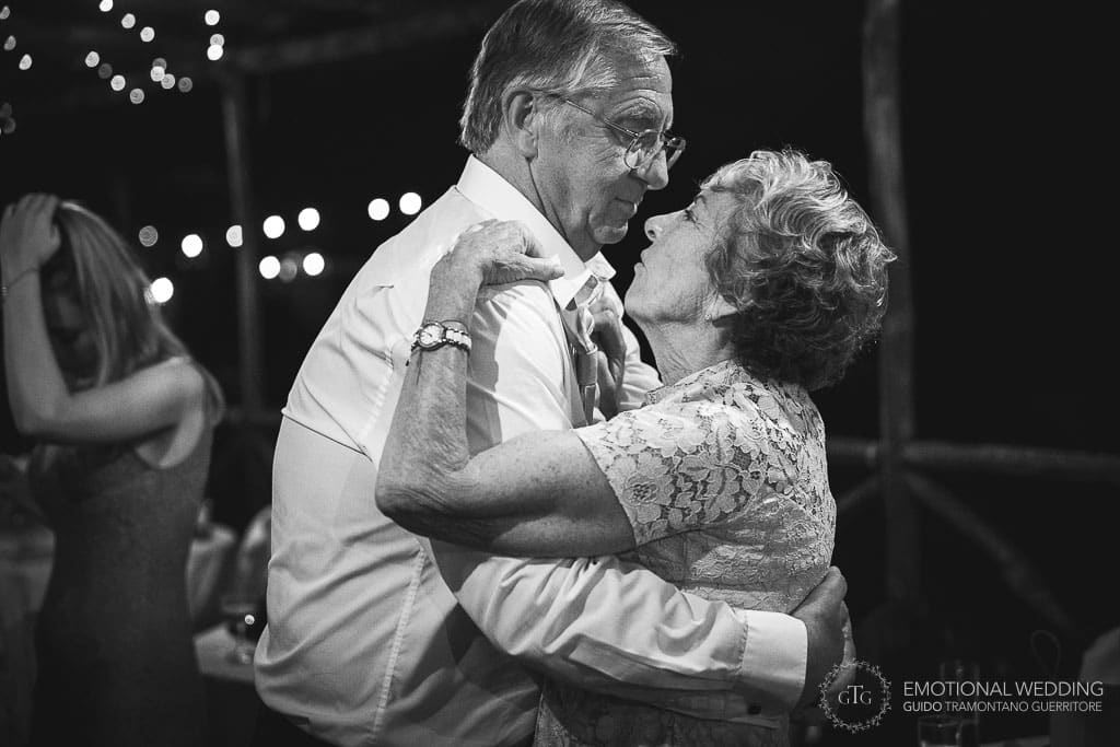 parents of the groom slow dance at a wedding party in Ravello