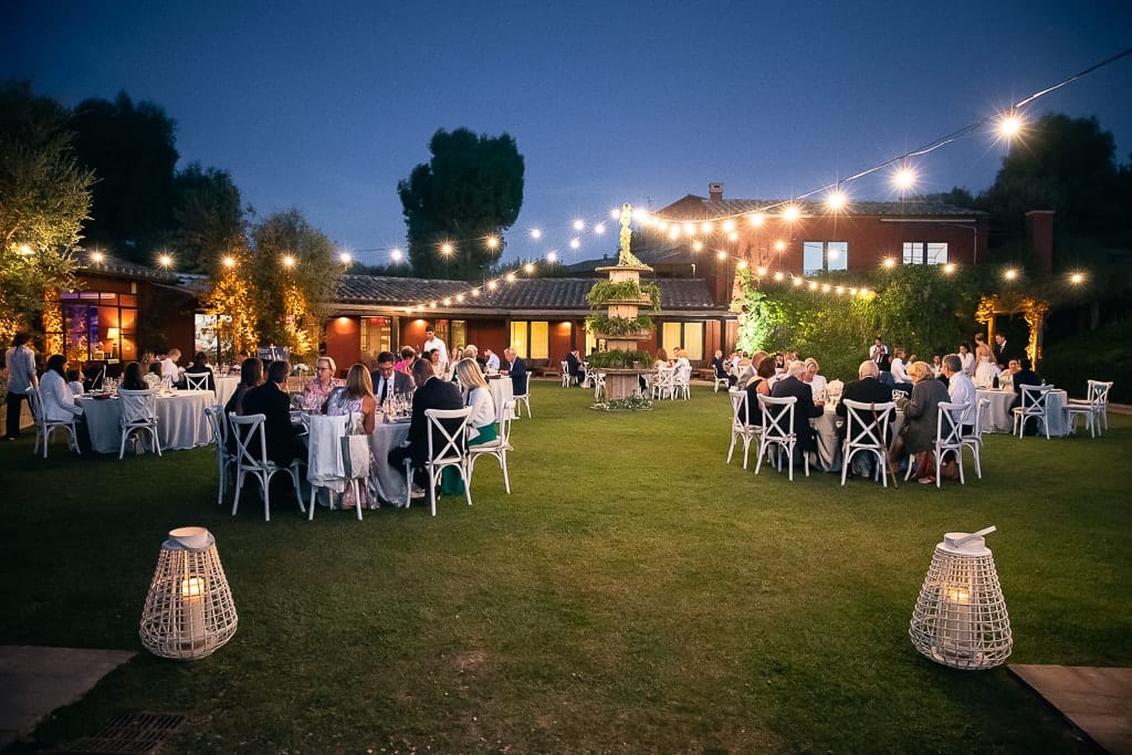 wedding reception at locanda rossa in tuscany at dusk
