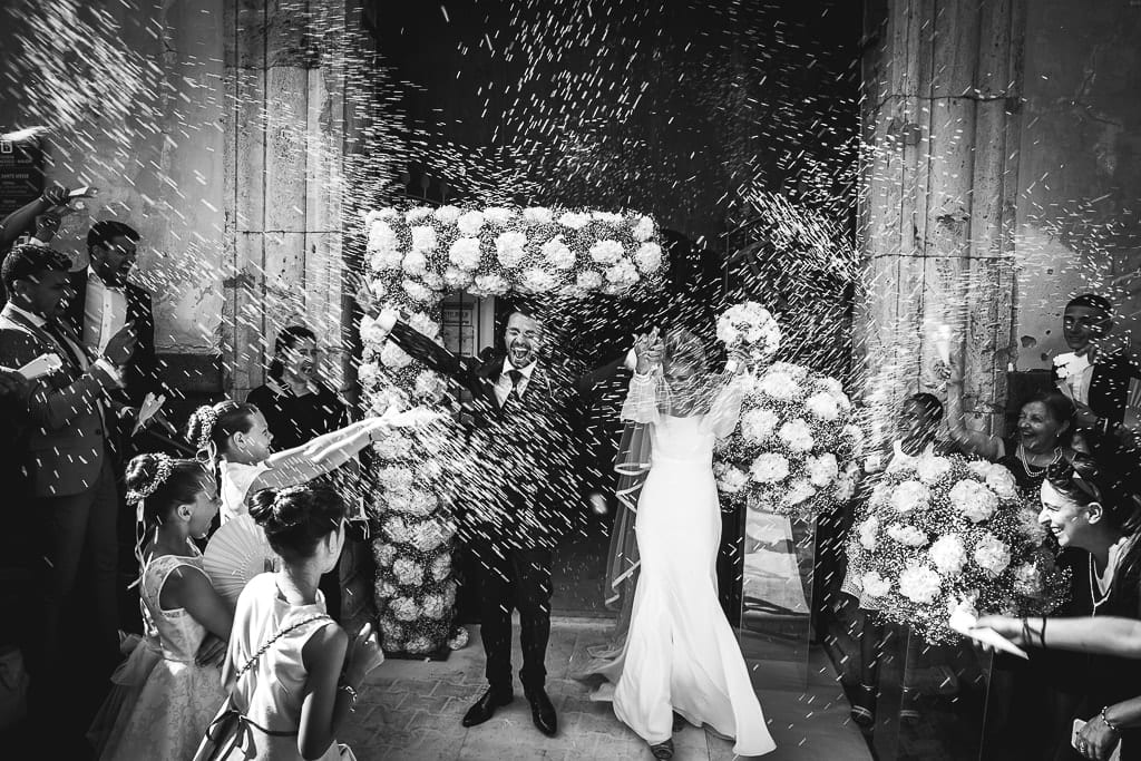people throwing a lot of rice over a wedding couple in Maiori in Amalfi coast