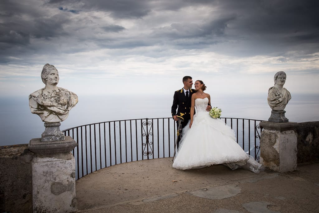 wedding couple at terrace of infinity ravello