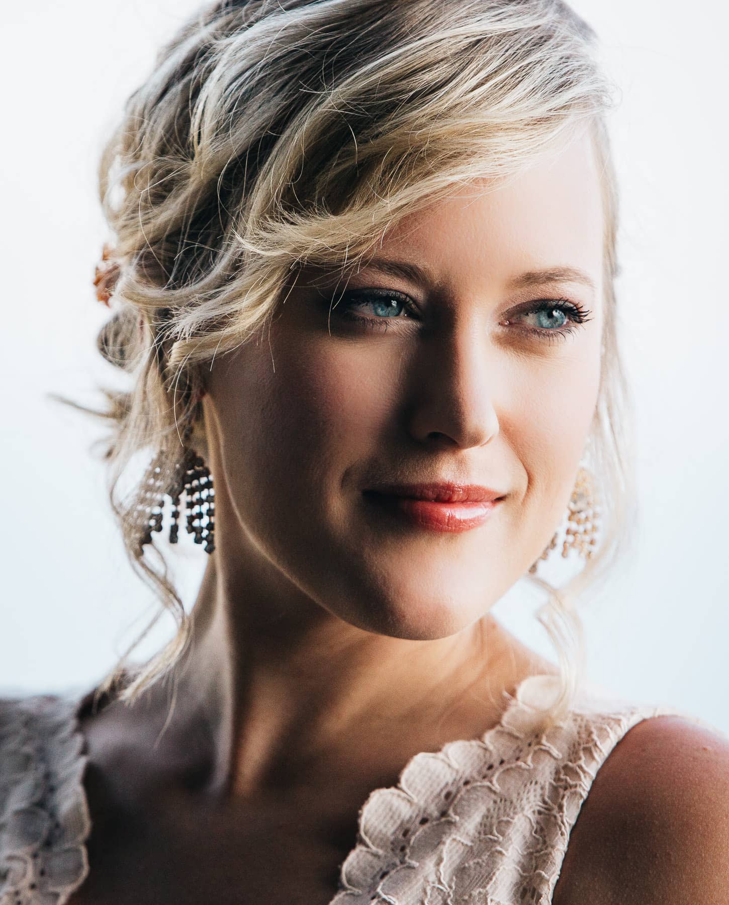 blue eye bride headshot at an elopement on the amalfi coast