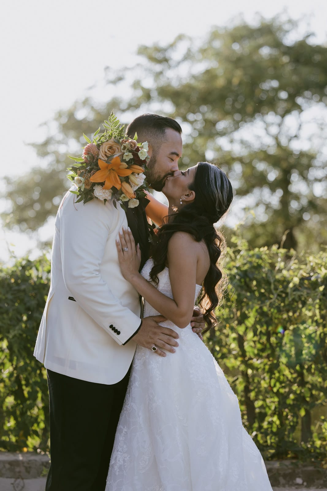 wedding couple kissing at villa castelletti in florence tuscany