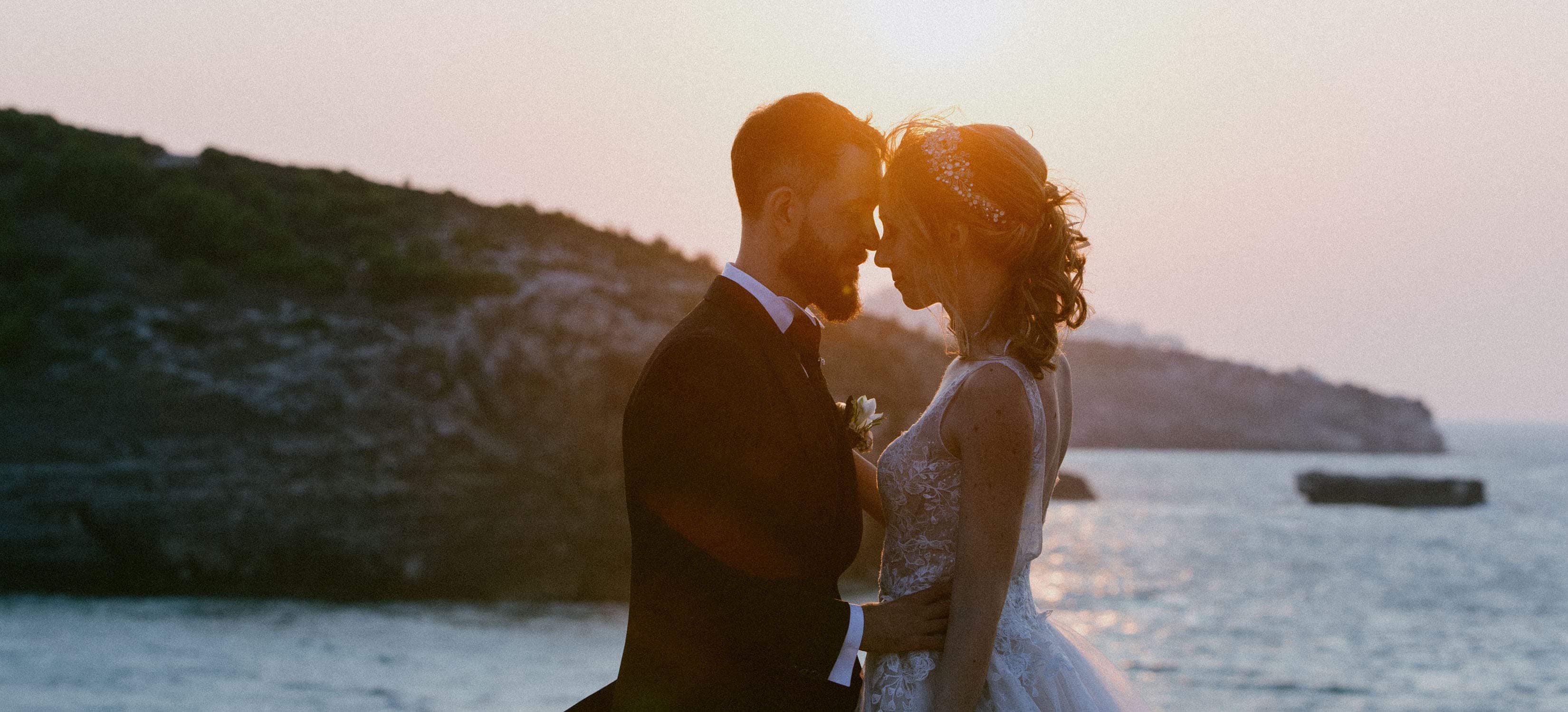 couple at sunset in gargano national park in puglia for a wedding in peschici